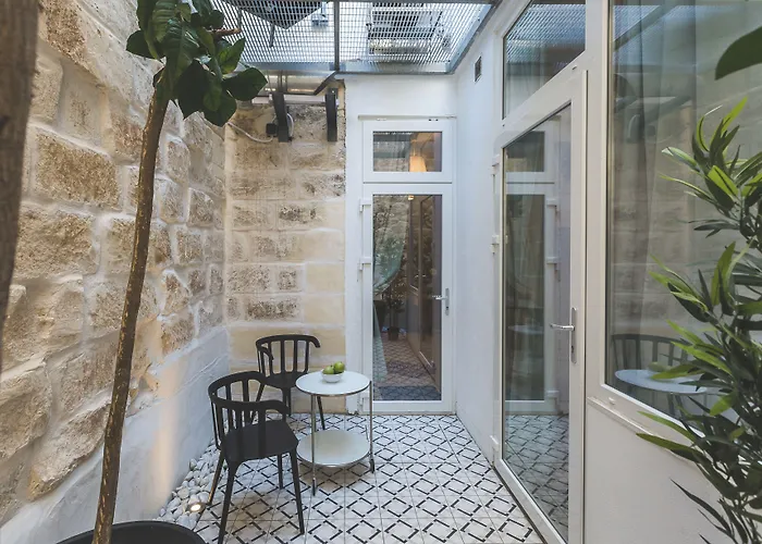 Two Pillows BoutiqueHostel